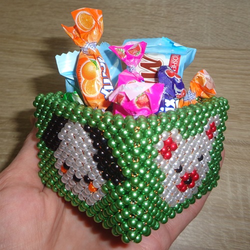 cukorkatartó cukorkával